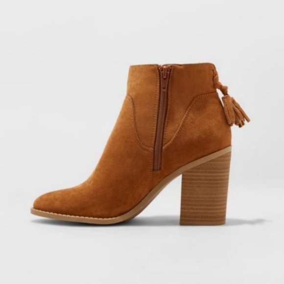 Universal Thread Women's Brown Suede Clare Tassel Heeled Bootie Size 8.5 - Picture 2 of 16